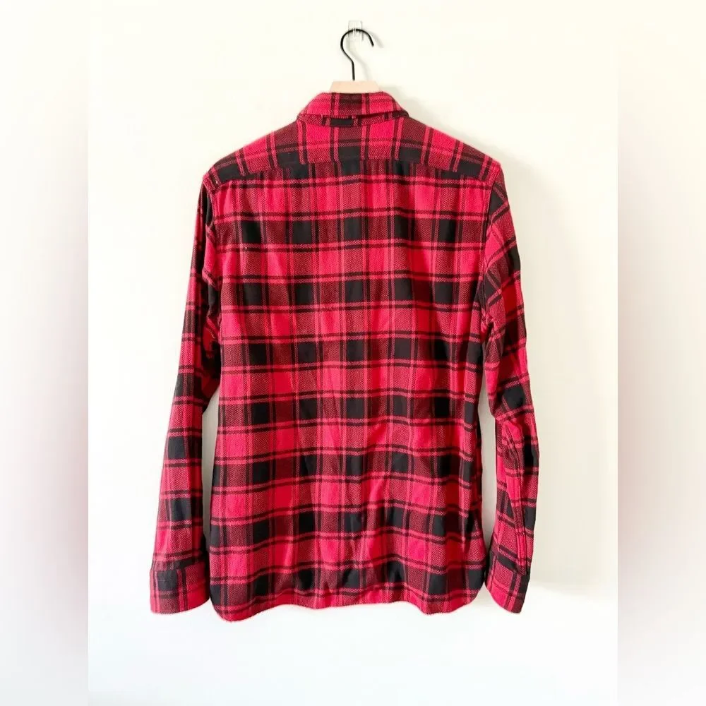 Banana Republic Organic Cotton Flannel Button Down in Red & Black Plaid - Size M